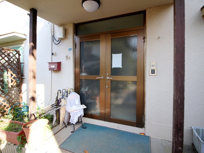物件外観写真2　(エントランス部分)