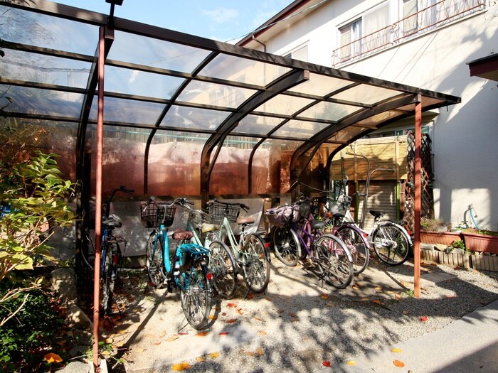 物件外観写真3　(駐輪場)