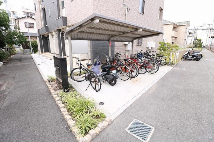 物件外観写真3　(駐輪場)