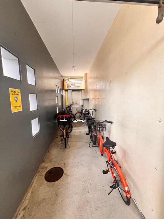 物件外観写真2　(駐輪場)