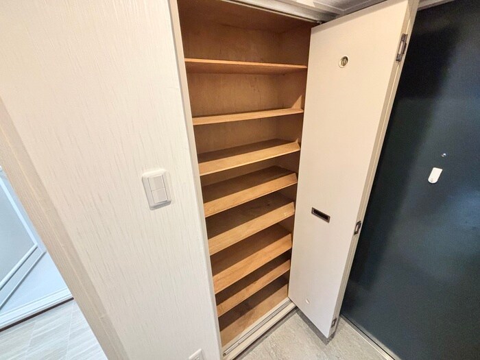 物件内観写真8　(靴箱)