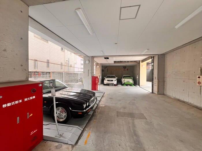 物件外観写真4　(駐車場)