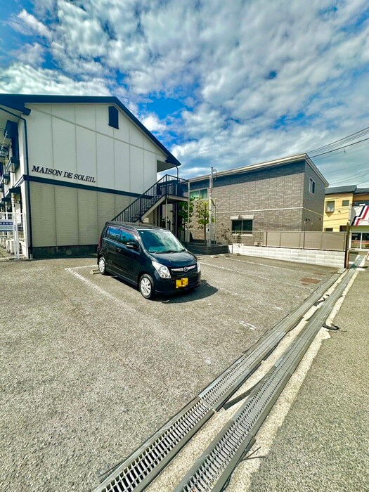 物件外観写真3　(駐車場)