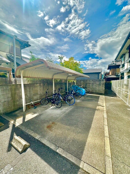 物件外観写真4　(駐輪場)