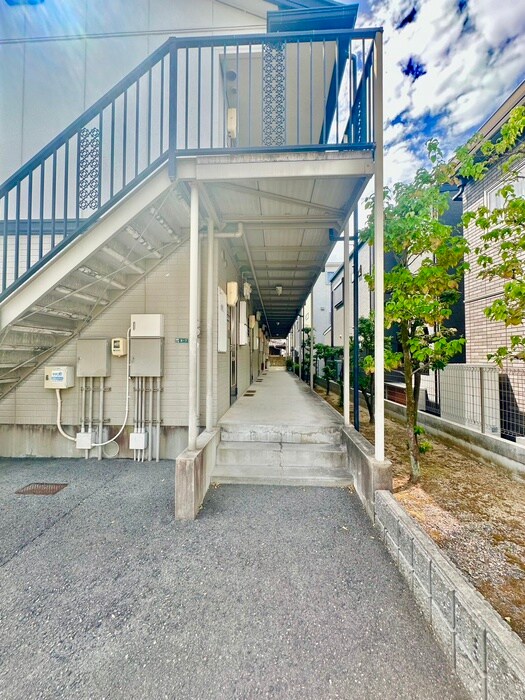 物件外観写真5　(エントランス部分)