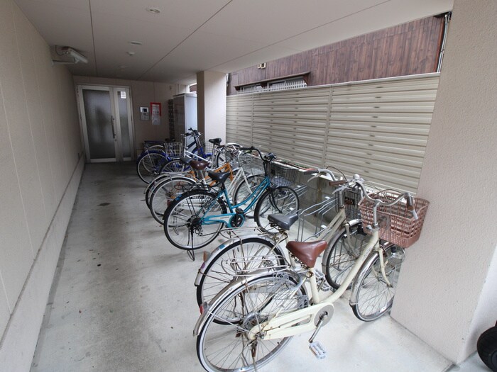 物件外観写真2　(駐輪場)