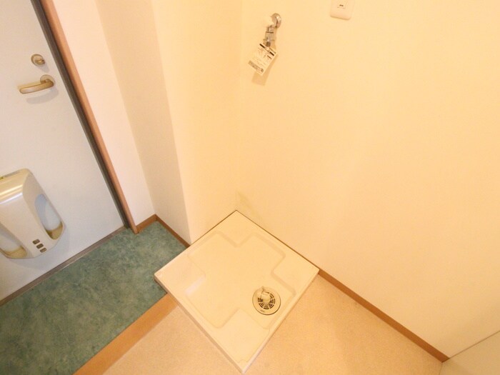 物件内観写真15　(洗濯機置場)