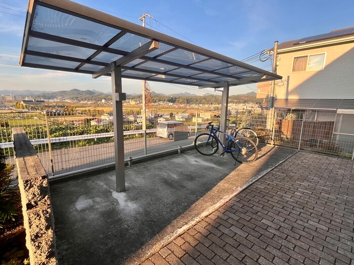 物件外観写真6　(駐輪場)