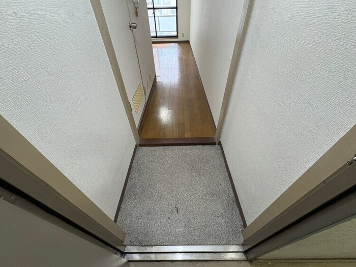 物件内観写真18　(玄関)