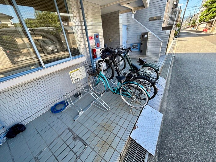 物件外観写真5　(駐輪場)