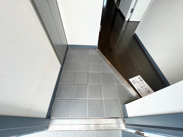 物件内観写真18　(玄関)