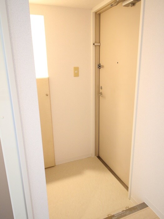 物件内観写真13　(玄関)
