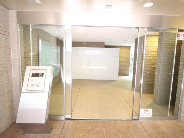 物件外観写真5　(エントランス部分)