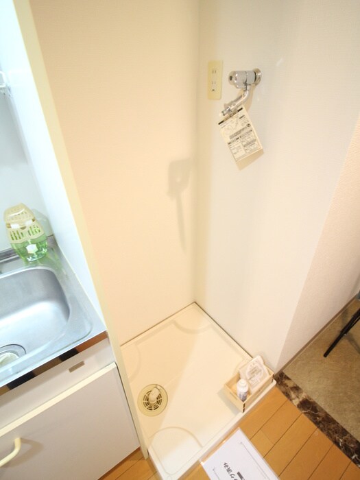 物件内観写真16　(洗濯機置場)