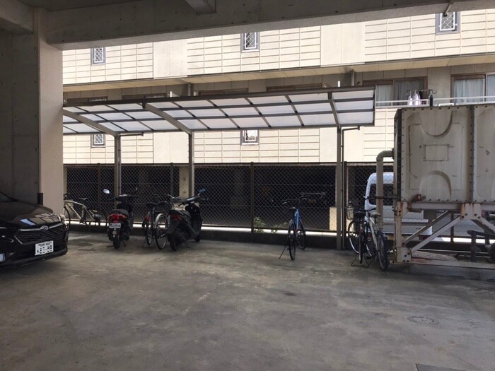 物件外観写真5　(駐輪場)