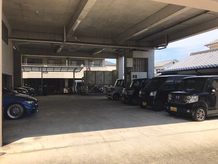 物件外観写真6　(駐車場)