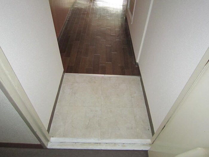 物件内観写真11　(玄関)