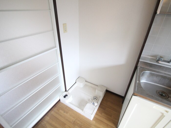 物件内観写真9　(洗濯機置場)