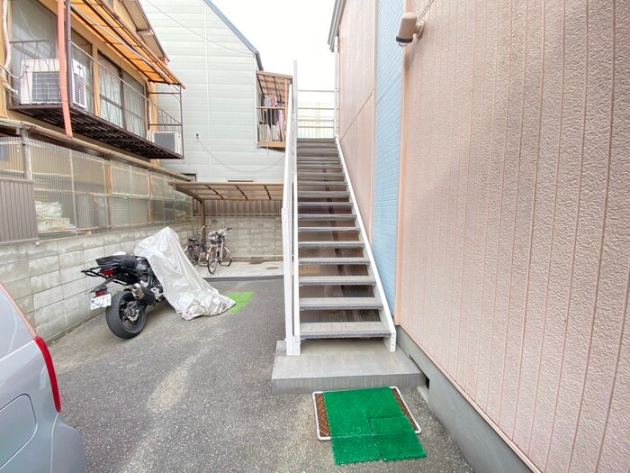 物件外観写真4　(エントランス部分)