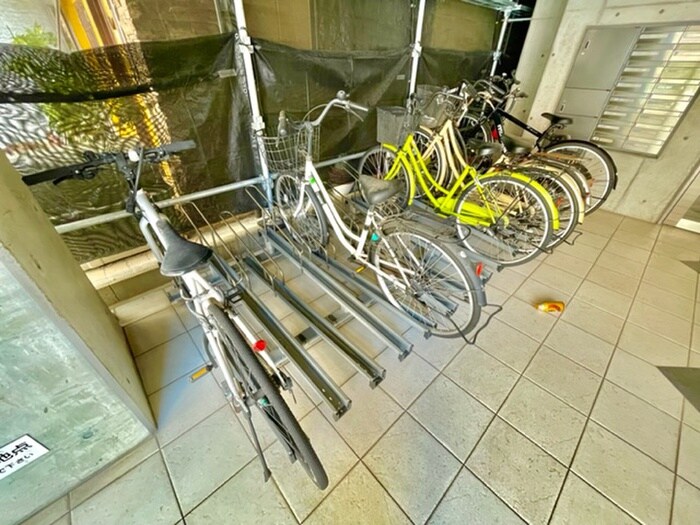 物件外観写真4　(駐輪場)