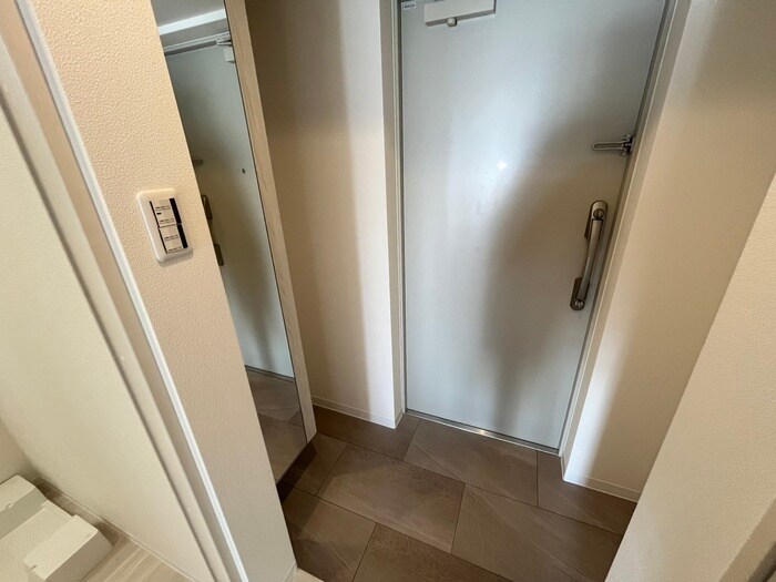 物件内観写真16　(玄関)