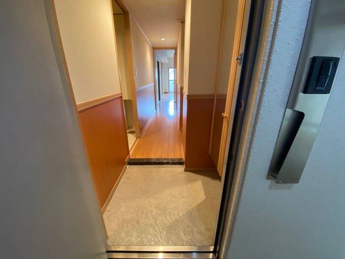 物件内観写真7　(玄関)