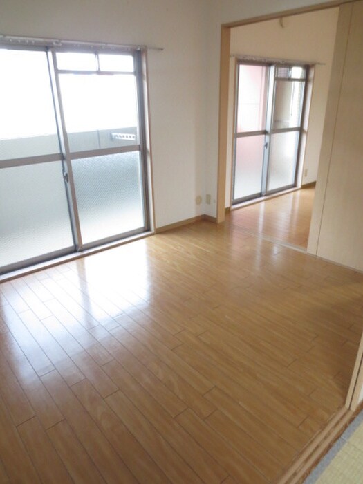 物件内観写真9　(室内からの展望)