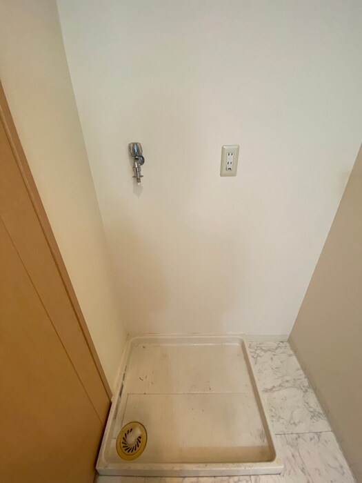 物件内観写真11　(洗濯機置場)