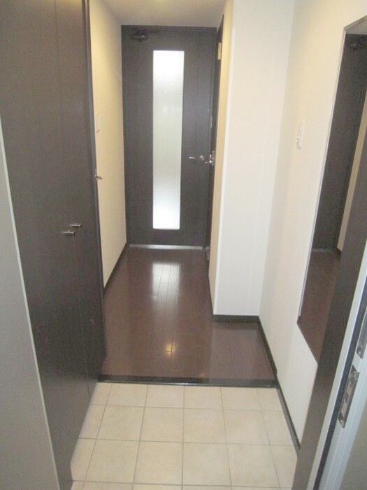 物件内観写真18　(玄関)