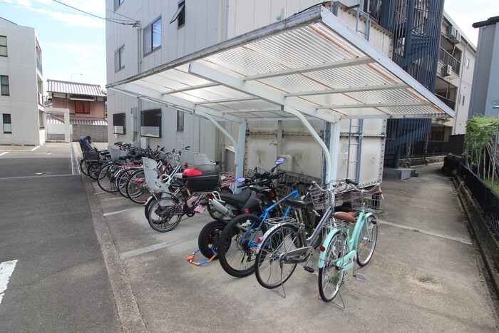 物件外観写真2　(駐輪場)