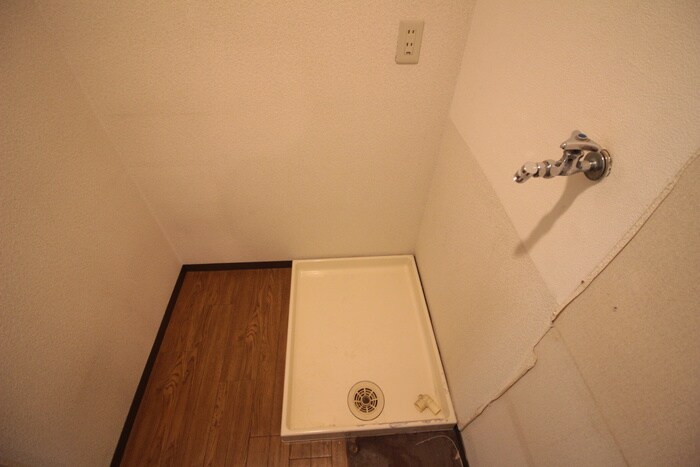 物件内観写真10　(洗濯機置場)