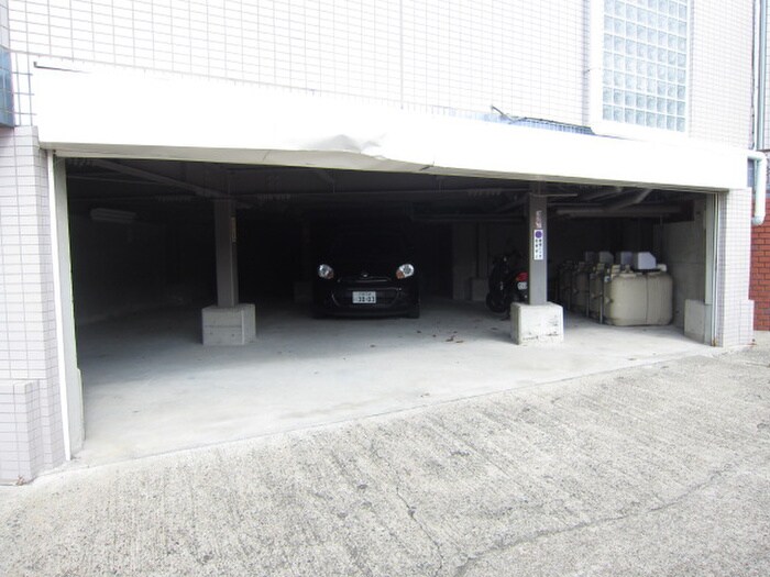 物件外観写真4　(駐車場)