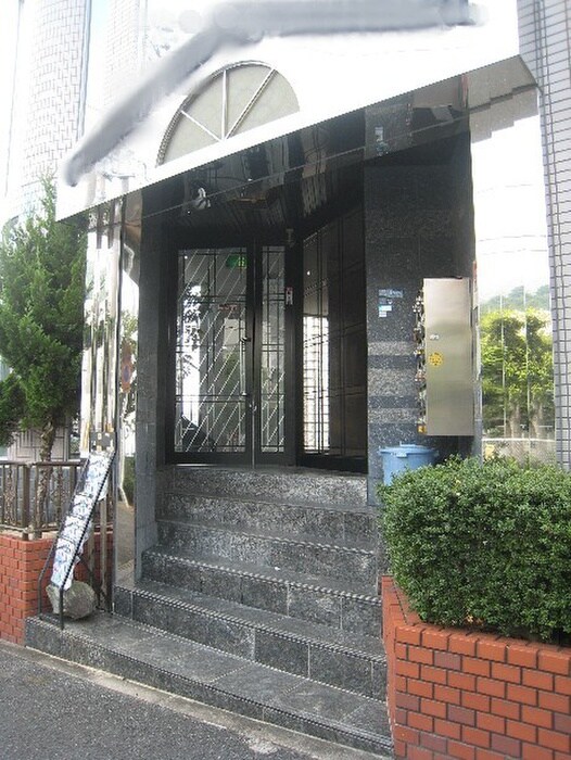 物件外観写真5　(エントランス部分)