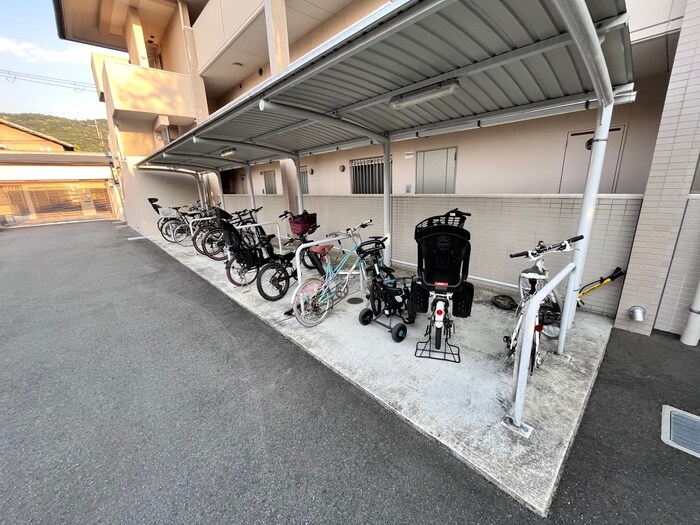 物件外観写真6　(駐輪場)