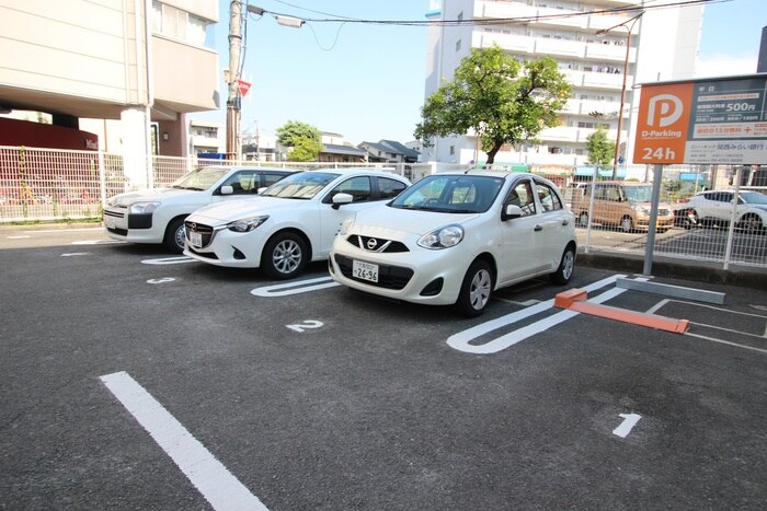 物件外観写真3　(駐車場)