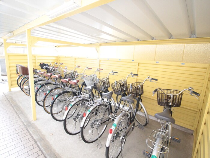 物件外観写真4　(駐輪場)