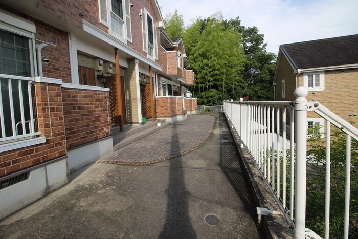 物件外観写真5　(エントランス部分)