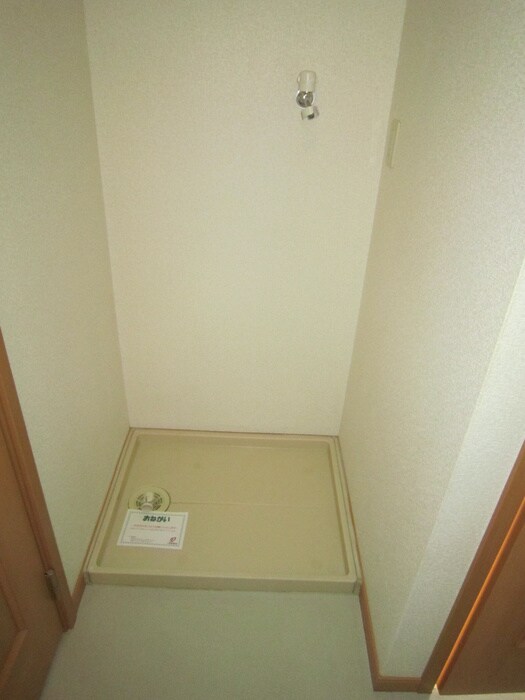 物件内観写真13　(洗濯機置場)