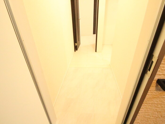 物件内観写真10　(玄関)