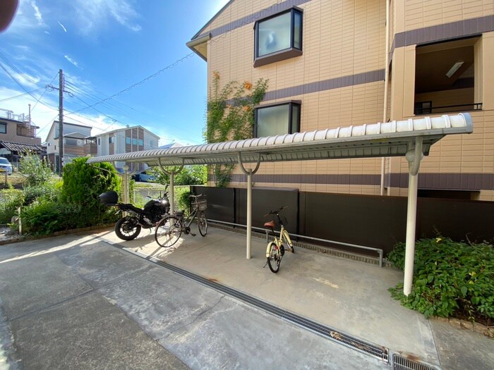 物件外観写真4　(駐輪場)