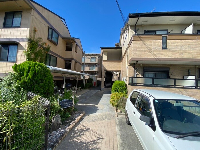 物件外観写真5　(エントランス部分)