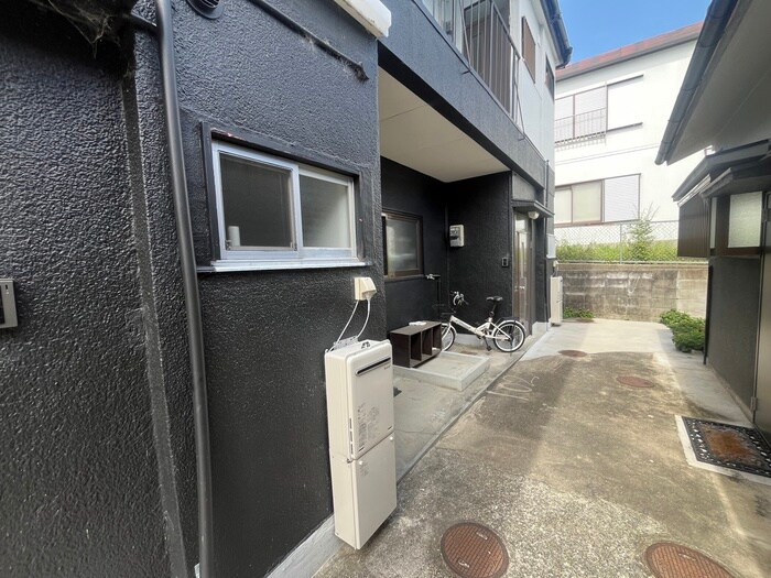 物件外観写真3　(エントランス部分)