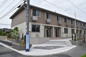 フローラ西向日外観写真