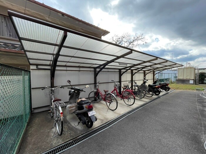 物件外観写真2　(駐輪場)