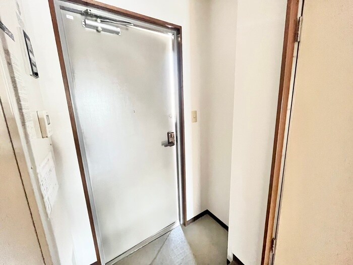 物件内観写真14　(玄関)