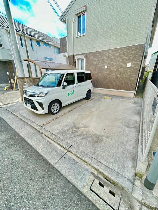 物件外観写真5　(駐車場)