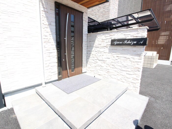 物件外観写真4　(エントランス部分)