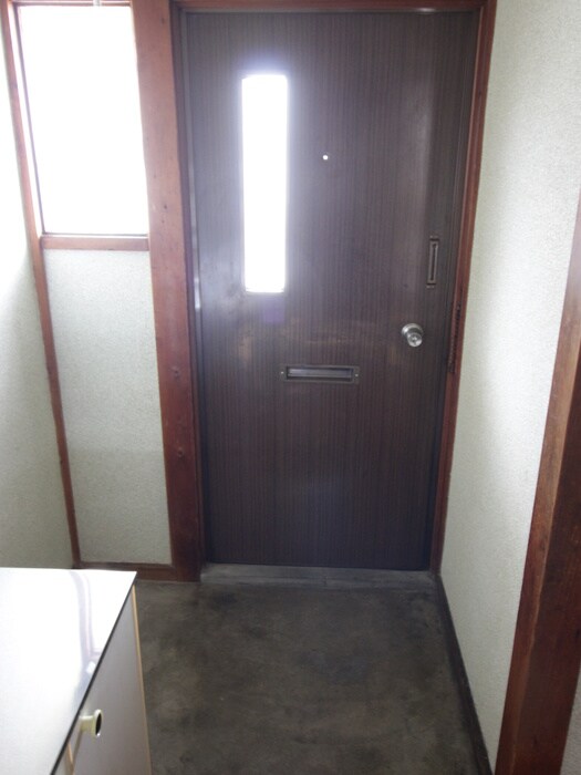 物件内観写真5　(玄関)