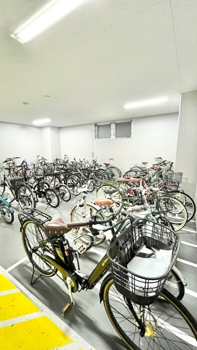 物件外観写真4　(駐輪場)