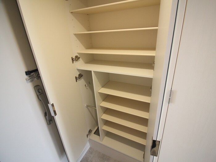 物件内観写真7　(靴箱)